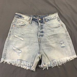 Wild Fable Super High-Rise Cutoff Shorts Size 6/ 4.5”inseam.